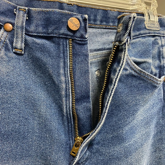 Wrangler Straight Leg Jeans Medium Wash Blue - Picture 9 of 10